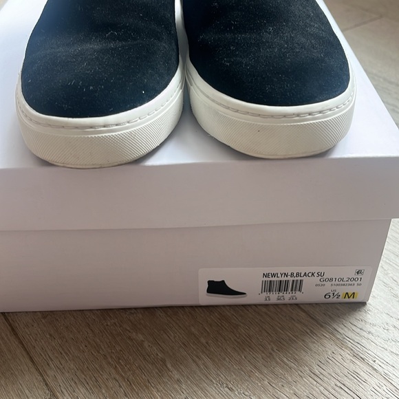 Vince Newlyn Black Suede Platform Waterproof Sneaker (Women's 6.5) - Picture 13 of 13